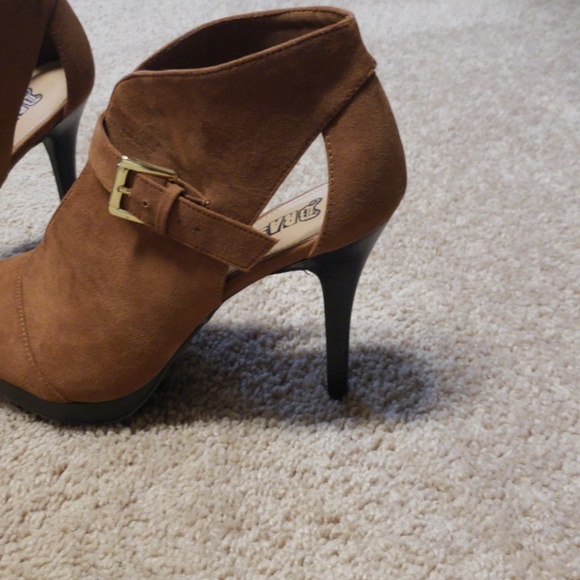 Brash Ankle Boots - Picture 2 of 3